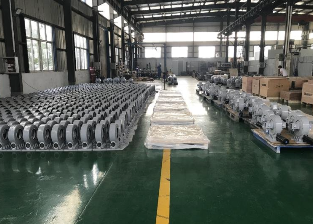 Últimos blogs de la empresa sobre Cómo elegir la caja de engranajes de accionamiento giratorio adecuada para rastreadores solares